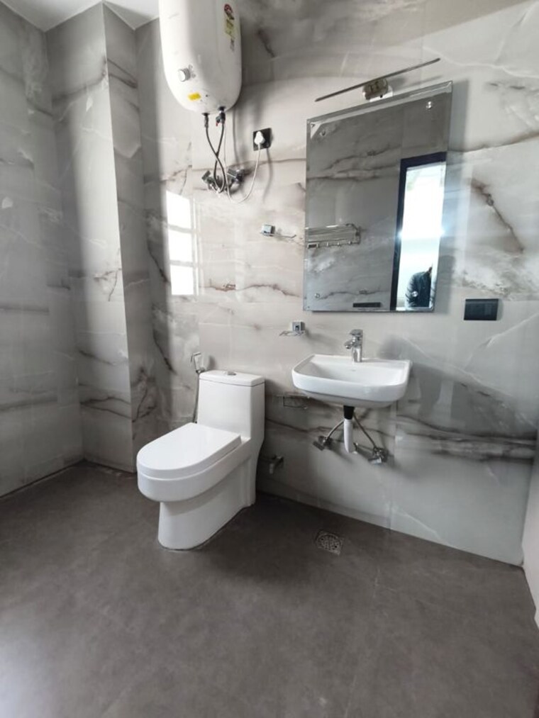 Bathroom, unitech-south-city-1 Studio 500 Sq.Ft. Builder Floor In South City 1 Gurgaon 9813269