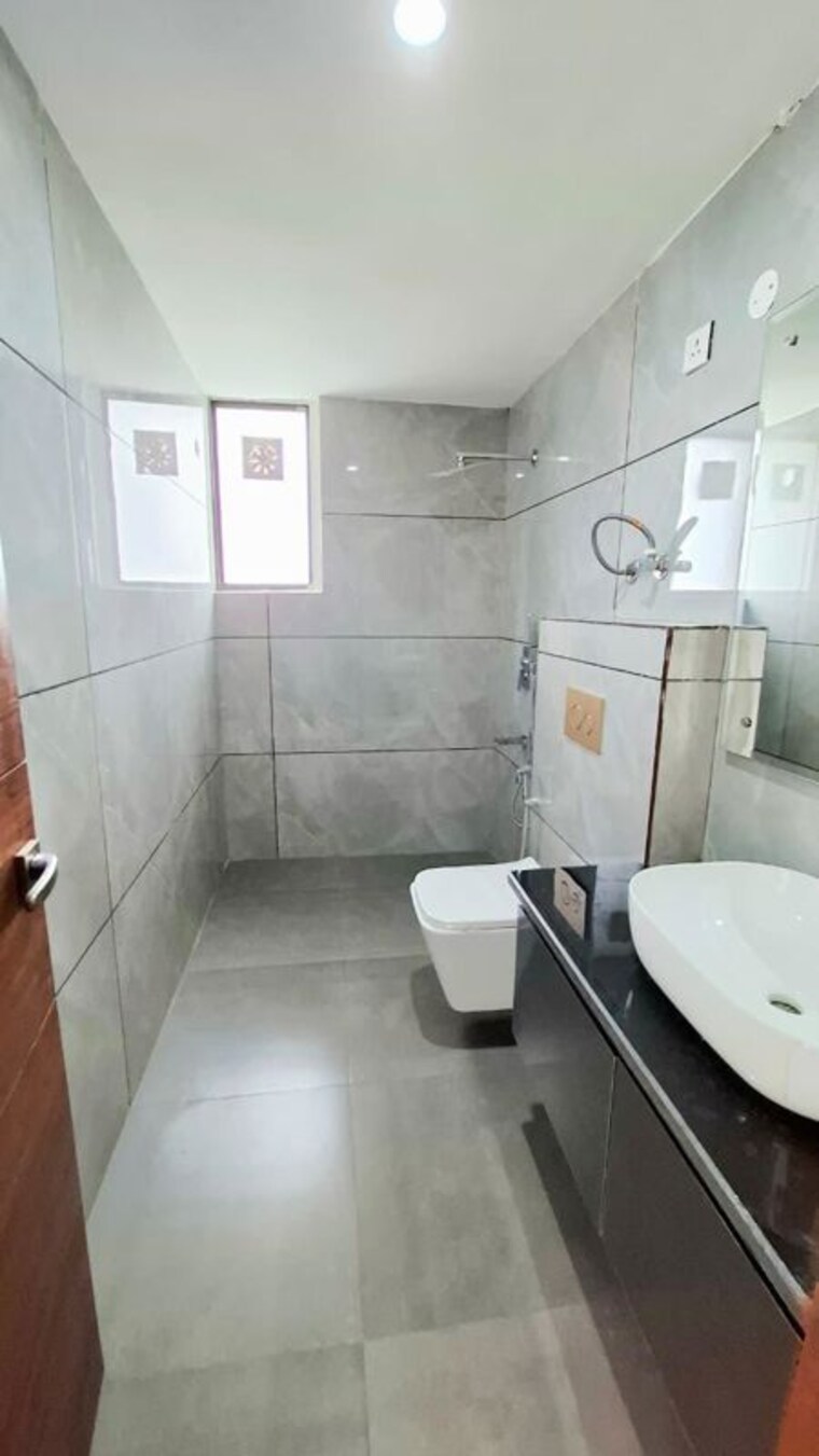 Bathroom, pir machalla 3.5 Bedroom 2150 Sq.Ft. Builder Floor In Pir Machalla Zirakpur 9813261