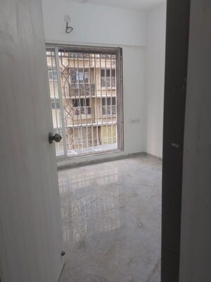 Room in 2 BHK Apartment at Shraddha Pearl, Kannamwar Nagar – for Rent