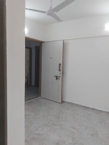 Room in 2 BHK Apartment at Shraddha Pearl, Kannamwar Nagar – for Rent