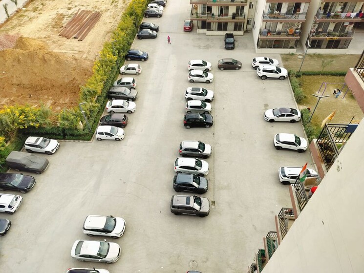  Parking, rof-aalayas 3 Bedroom 645 Sq.Ft. Apartment In Sector 102 Gurgaon 9813268