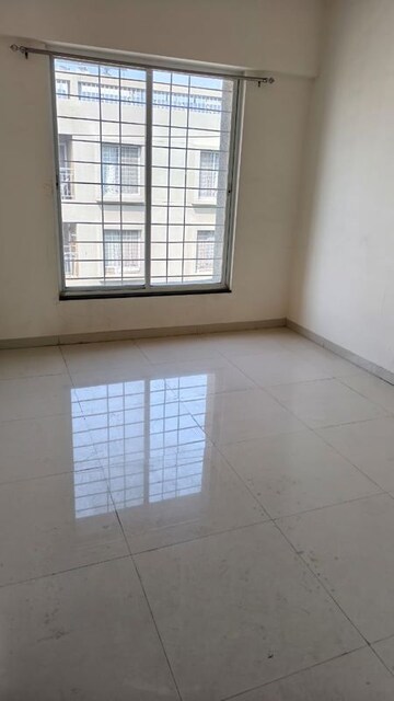 Room in 2 BHK Apartment at Mantra 29 Gold Coast, Tingre Nagar – for Rent