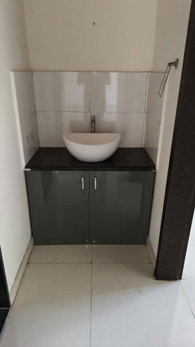 Bathroom, mantra-29-gold-coast 2 Bedroom 674 Sq.Ft. Apartment In Tingre Nagar Pune 9813282