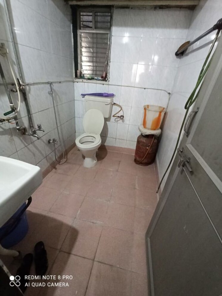 Bathroom, dahanukar colony 2 Bedroom 900 Sq.Ft. Apartment In Dahanukar Colony Pune 9813278
