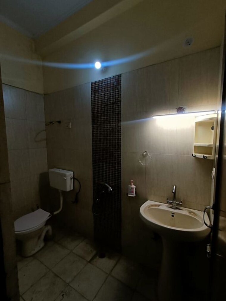 Bathroom, shakti khand 2 Bedroom 950 Sq.Ft. Builder Floor In Shakti Khand Ghaziabad 9813297