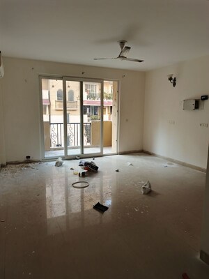 Room in 3.5 BHK Apartment at Emaar Emerald Floors Premier, Sector 65 – for Rent