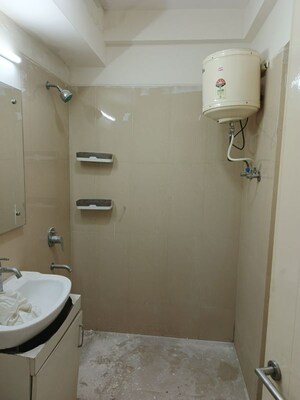 Bathroom in 3.5 BHK Apartment at Emaar Emerald Floors Premier, Sector 65 – for Rent