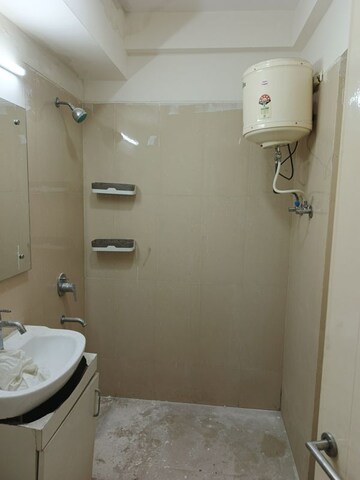Bathroom in 3.5 BHK Apartment at Emaar Emerald Floors Premier, Sector 65 – for Rent