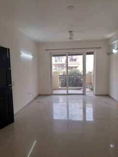 3 BHK + Extra Room Apartment For Rent in Emaar MGF Emerald Hills