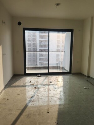 Room in 2.5 BHK Apartment at One OAK Natura, Sushant Golf City – for Sale