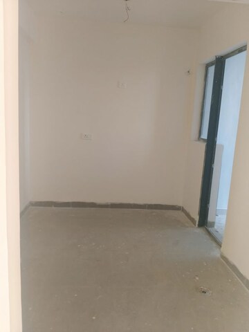 Room in 2.5 BHK Apartment at One OAK Natura, Sushant Golf City – for Sale