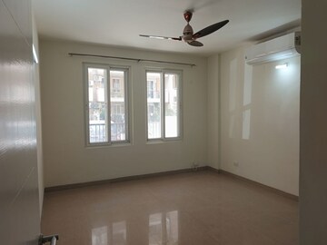 Room in 3.5 BHK Apartment at Emaar Emerald Floors Premier, Sector 65 – for Rent