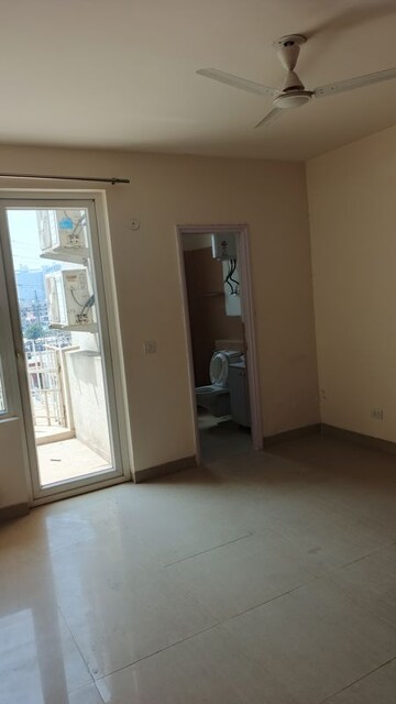 Room in 3.5 BHK Apartment at Emaar Emerald Floors Premier, Sector 65 – for Rent