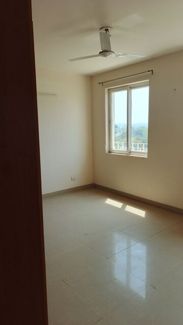 Room in 3.5 BHK Apartment at Emaar Emerald Floors Premier, Sector 65 – for Rent