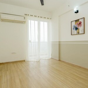 Room in 3 BHK Apartment at DLF Regal Gardens, Sector 90 – for Rent