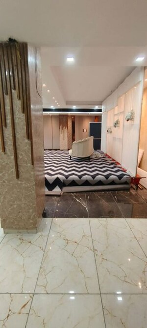 Bedroom in 6+ BHK Independent House at Gomti Nagar – for Rent