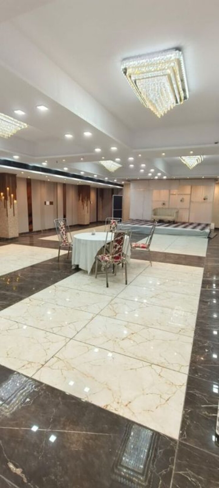  Parking, gomti nagar 6+ Bedroom 3200 Sq.Ft. Independent House In Gomti Nagar Lucknow 9813265