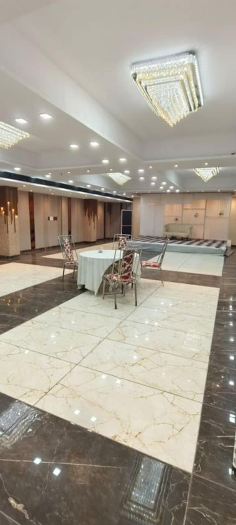  Parking, gomti nagar 6+ Bedroom 3200 Sq.Ft. Independent House In Gomti Nagar Lucknow 9813265