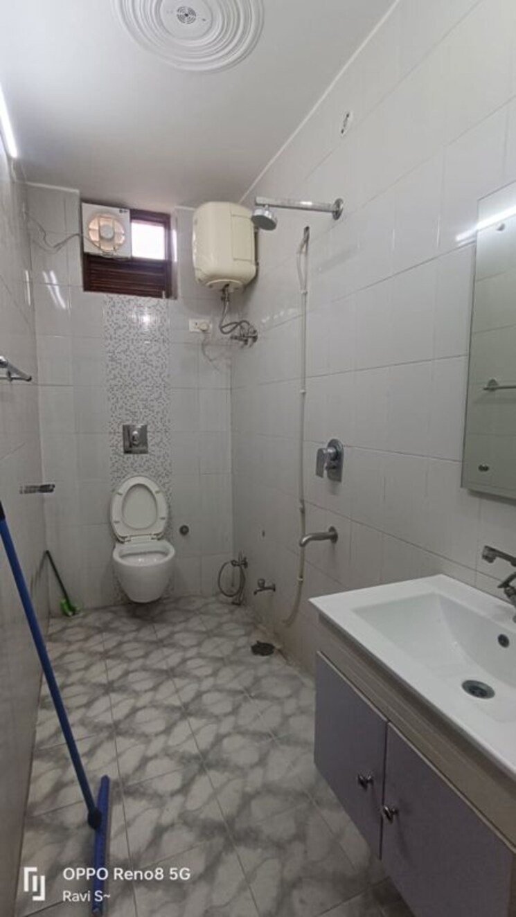 Bathroom, palam-vihar-residents-association 2 Bedroom 1400 Sq.Ft. Builder Floor In Palam Vihar Gurgaon 9813350