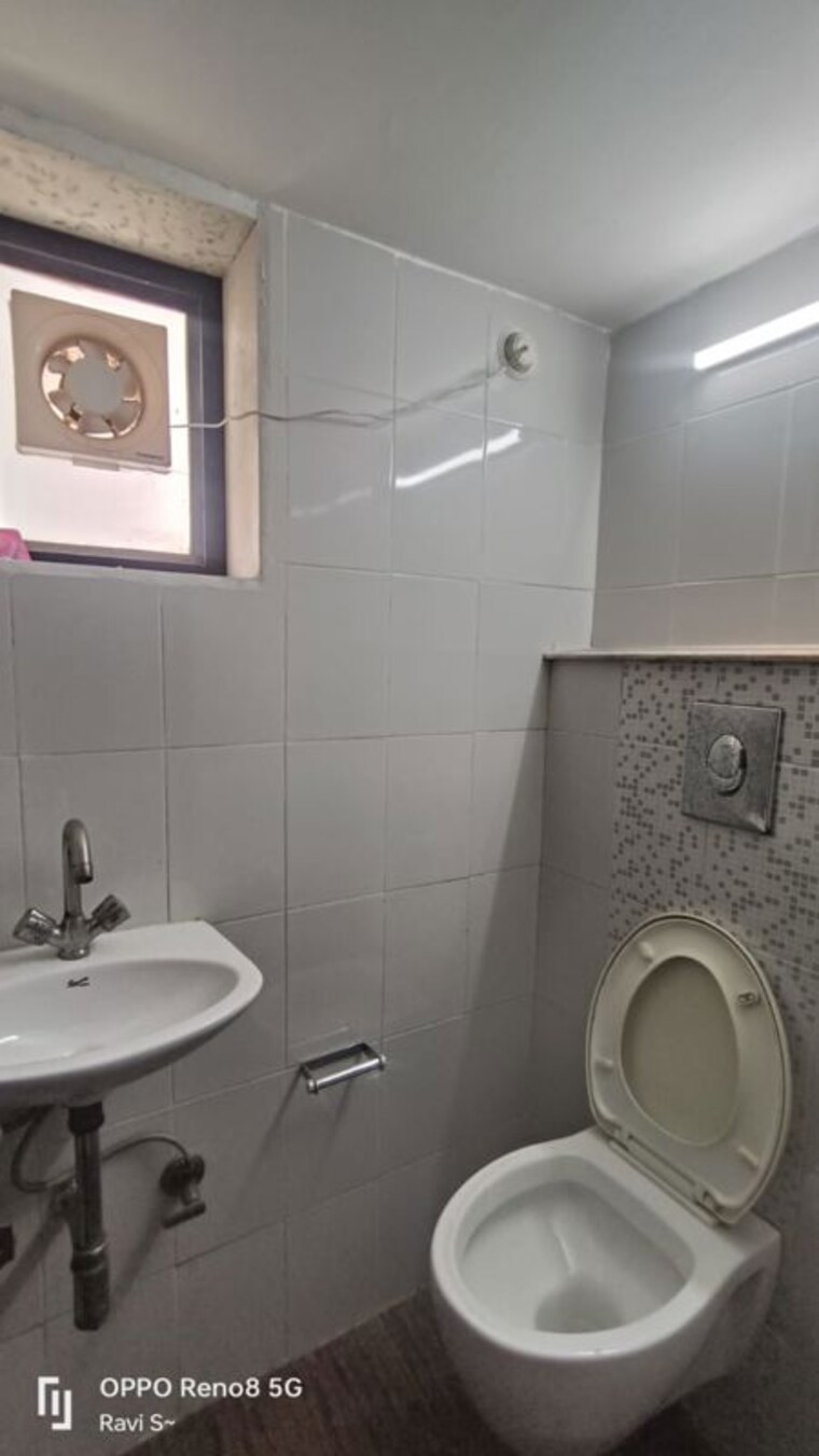 Bathroom, palam-vihar-residents-association 2 Bedroom 1400 Sq.Ft. Builder Floor In Palam Vihar Gurgaon 9813350