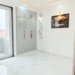 Room in 4 BHK Builder Floor at Uppal Southend, Sector 49 – for Sale