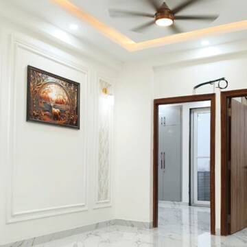 Building Lobby in 4 BHK Builder Floor at Uppal Southend, Sector 49 – for Sale