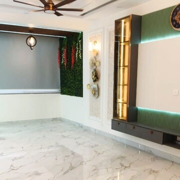 Room in 4 BHK Builder Floor at Uppal Southend, Sector 49 – for Sale