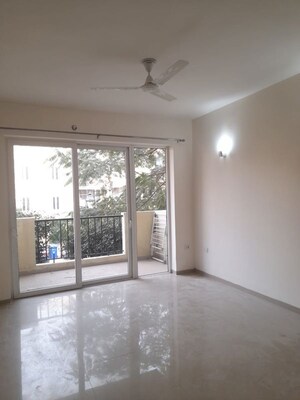 Room in 3 BHK Apartment at Emaar MGF Emerald Hills, Sector 65 – for Rent