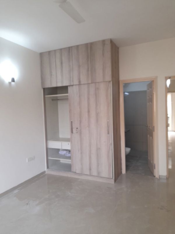 3 BHK + Servant Room,Study Room 267 Sq.Yd. Apartment in Emaar MGF Emerald Hills