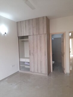 3 BHK + Servant Room,Study Room Apartment For Rent in Emaar MGF Emerald Hills
