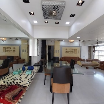 Living Room in 3 BHK Apartment at Babulnath – for Rent