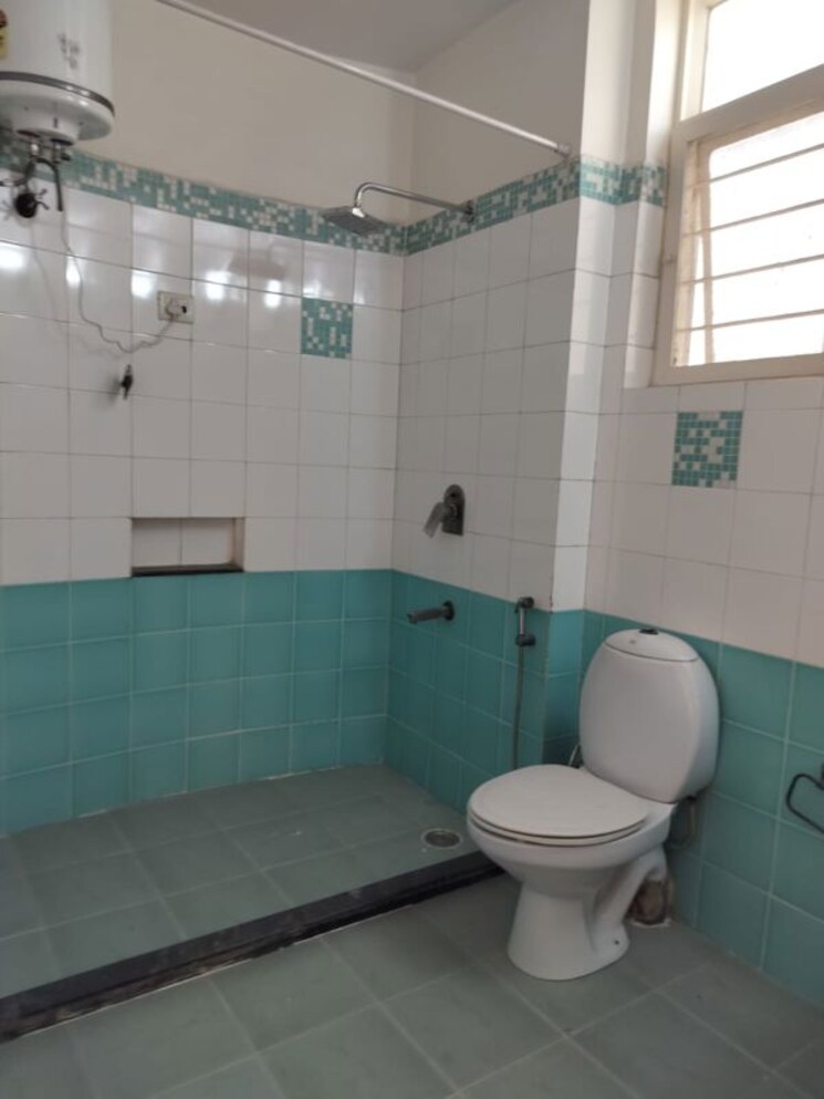 Attached Bathroom, eldeco-ananda 3.5 Bedroom 2200 Sq.Ft. Apartment In Sector 48 Noida 9813372