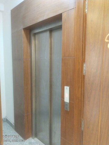 Furnished Amenities in 3 BHK Builder Floor at East Of Kailash – for Sale