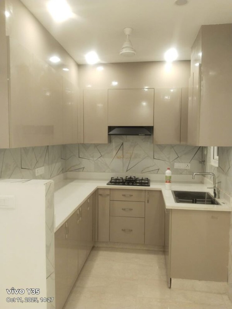 Kitchen, east of kailash 3 Bedroom 125 Sq.Yd. Builder Floor In East Of Kailash Delhi 9813381