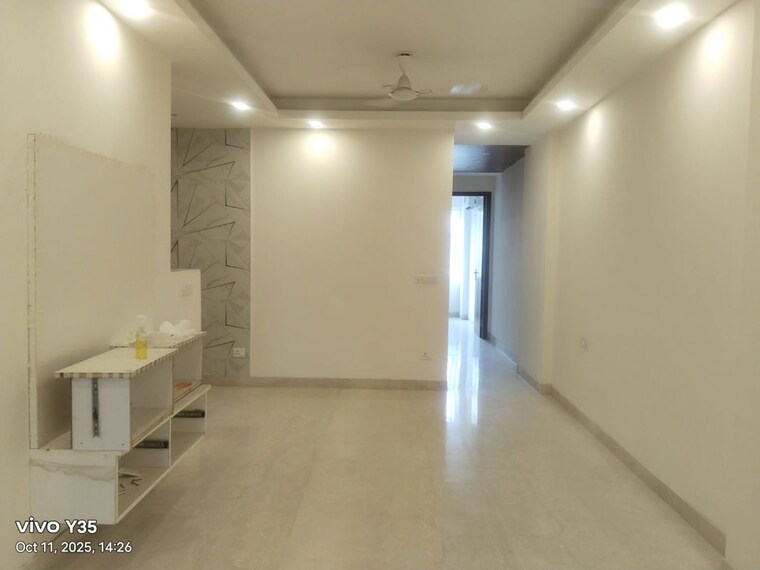 Room, east of kailash 3 Bedroom 125 Sq.Yd. Builder Floor In East Of Kailash Delhi 9813381
