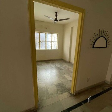 Room in 2 BHK Apartment at Vaishnavi Garden, Joka – for Rent