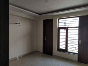 Room in 2 BHK Builder Floor at Ansal Plaza Sector-23, Sector 23 – for Rent