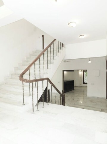 Staircase in 5 BHK Villa at Sainik Farm – for Rent