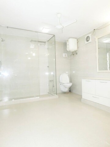 Room in 5 BHK Villa at Sainik Farm – for Rent