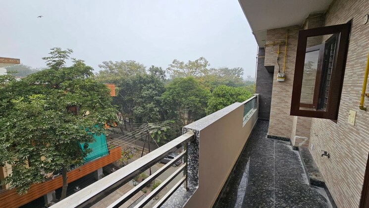 Balcony, tulip-mall 2.5 Bedroom 200 Sq.Mt. Independent House In Sector 46 Noida 9813407