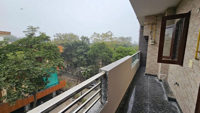 Balcony, tulip-mall 2.5 Bedroom 200 Sq.Mt. Independent House In Sector 46 Noida 9813407