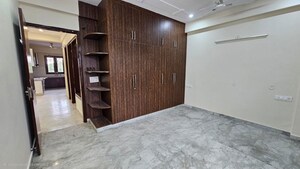 Room in 2.5 BHK Independent House at Tulip Mall, Sector 46 – for Rent