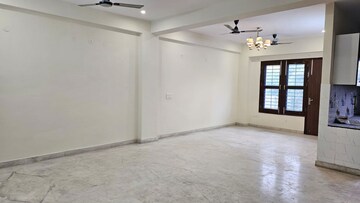 Room in 2.5 BHK Independent House at Tulip Mall, Sector 46 – for Rent