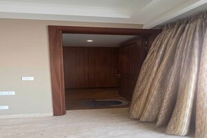 Room in 3 BHK Builder Floor at Defence Colony – for Sale