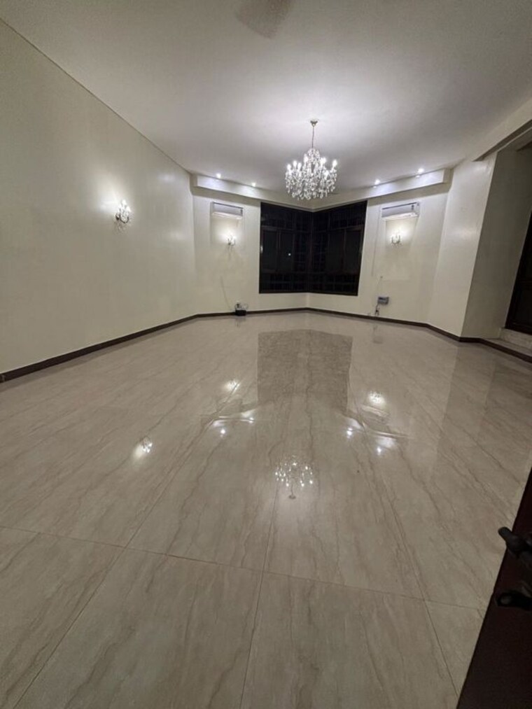 Room, sainik farm 5 Bedroom 3000 Sq.Ft. Villa In Sainik Farm Delhi 9813424