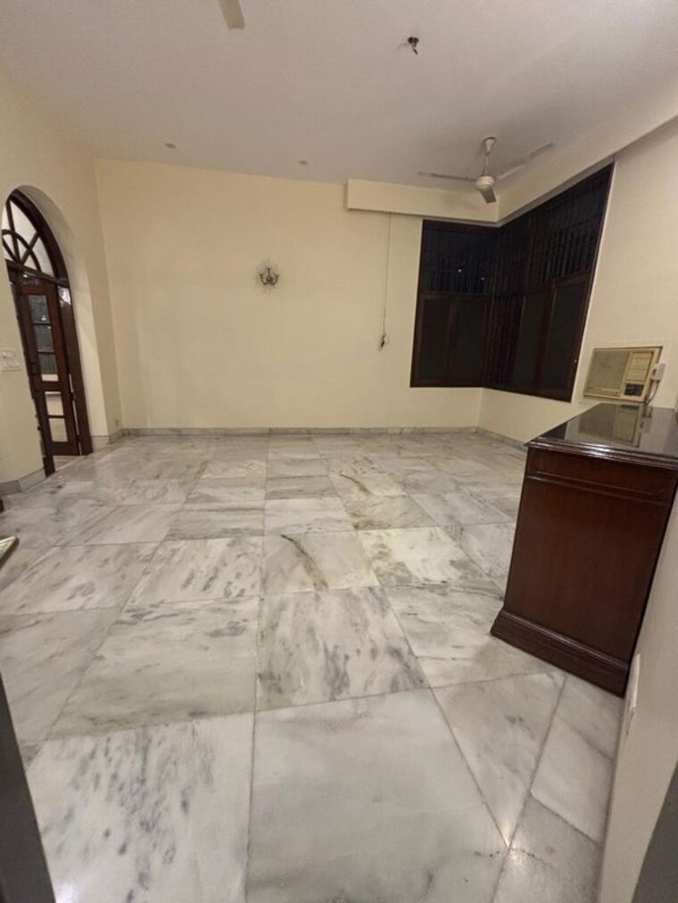 Bedroom, sainik farm 5 Bedroom 3000 Sq.Ft. Villa In Sainik Farm Delhi 9813424