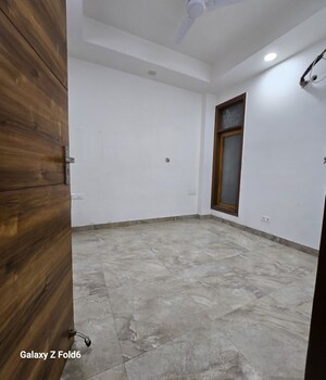 Room in 2 BHK Builder Floor at Chattarpur – for Rent