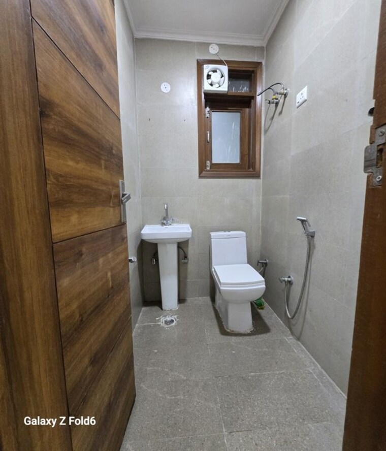 Bathroom, chattarpur 2 Bedroom 850 Sq.Ft. Builder Floor In Chattarpur Delhi 9811333