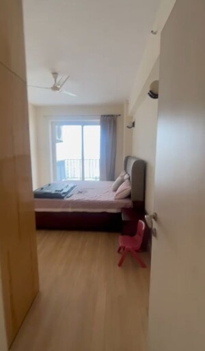 Room in 3 BHK Apartment at DLF The Skycourt, Sector 86 – for Rent