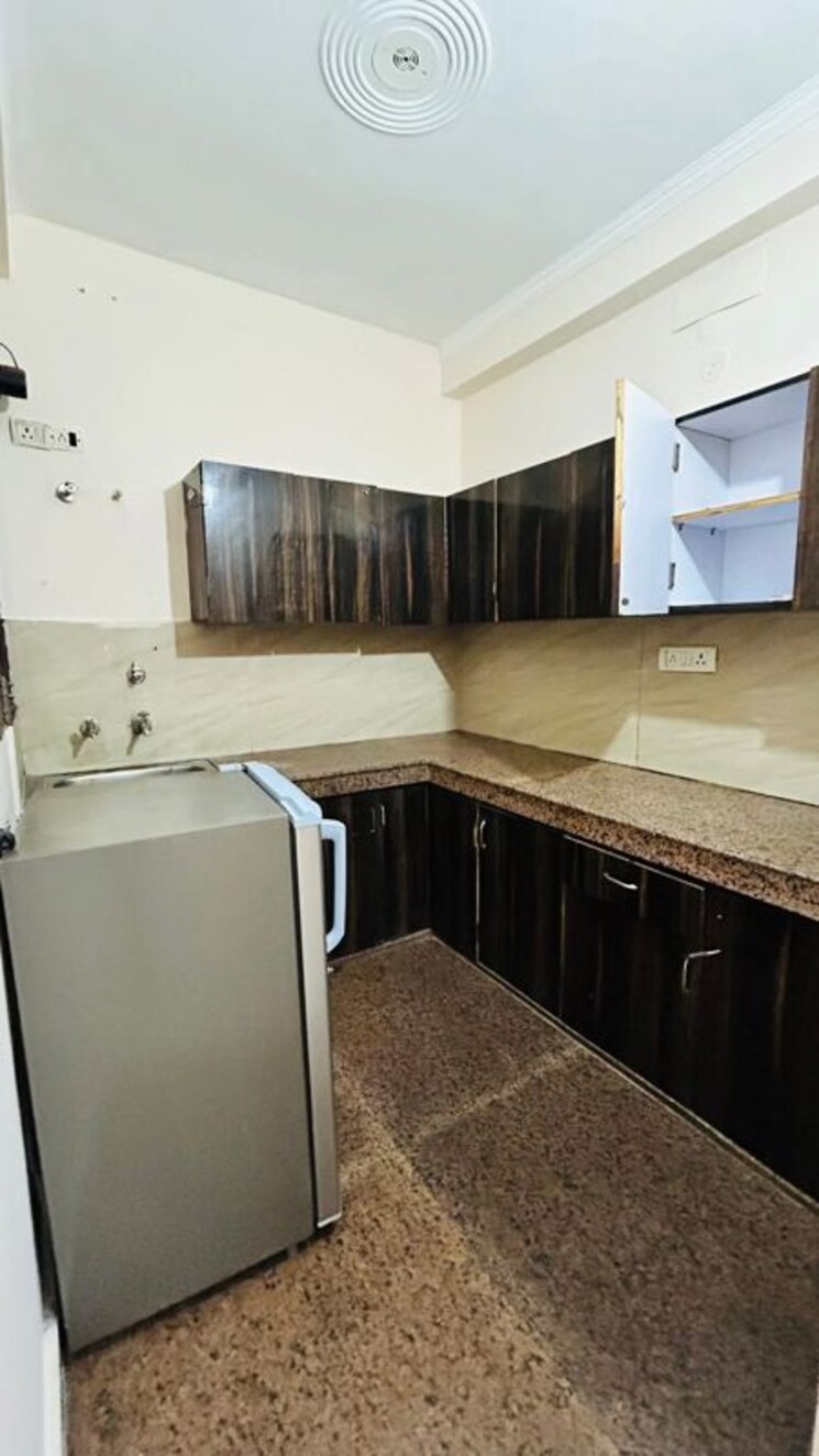 Kitchen, ansal-plaza-sector-23 1.5 Bedroom 900 Sq.Ft. Builder Floor In Sector 23 Gurgaon 9813435